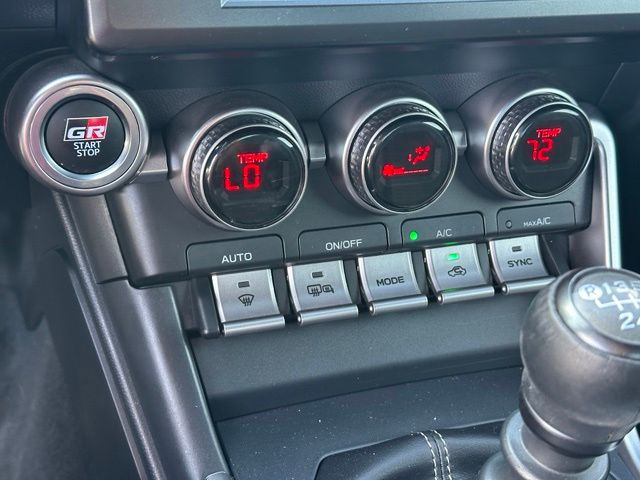 2023 Toyota GR86 Base — photo 18 of 22