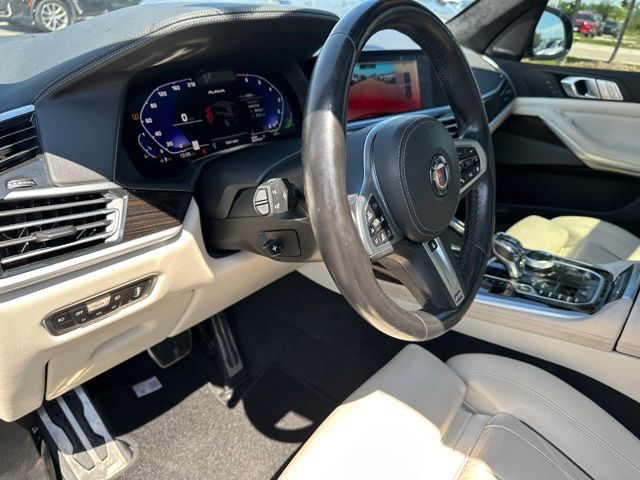 2021 BMW X7 M50i — photo 23 of 31