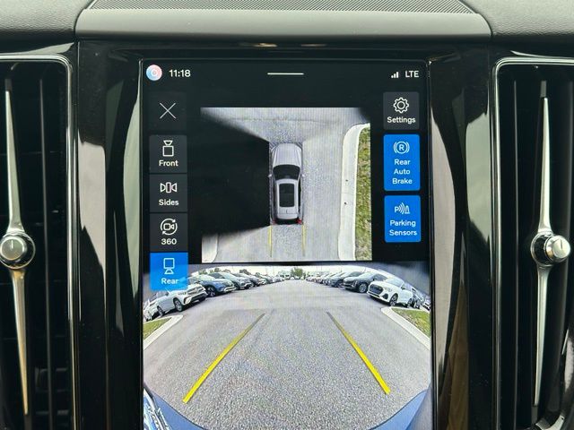 2025 Volvo XC60 B5 Plus — photo 27 of 32