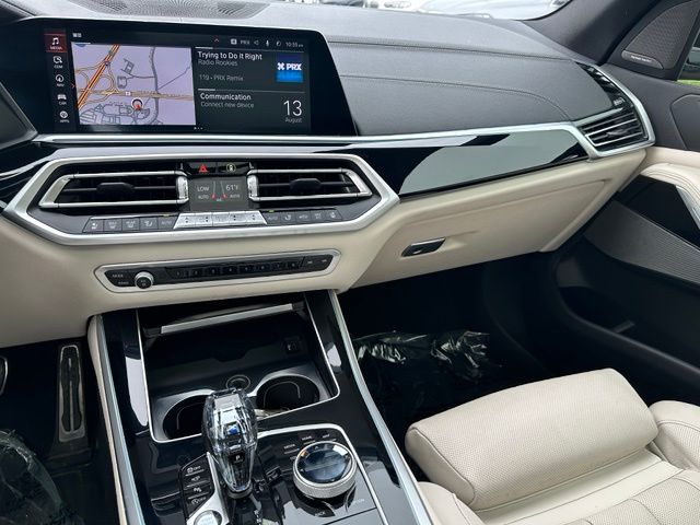 2022 BMW X5 M50i — photo 39 of 49