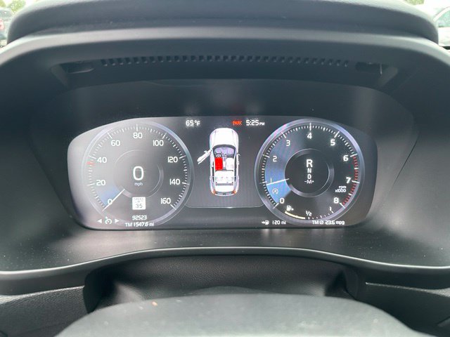 2021 Volvo XC40 Momentum — photo 28 of 28