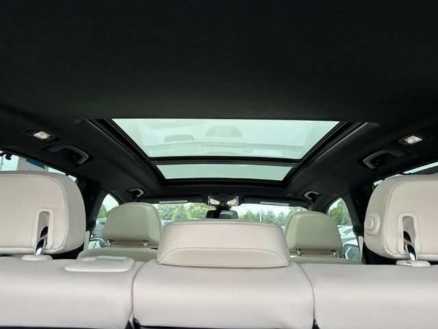 2022 BMW X5 M50i — photo 32 of 49