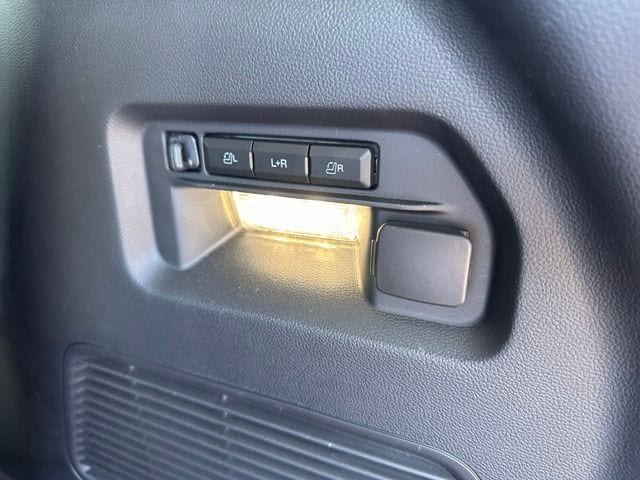 2025 Ford Explorer Platinum — photo 14 of 38