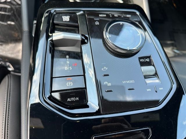 2025 BMW 5 Series 530i xDrive — photo 20 of 27