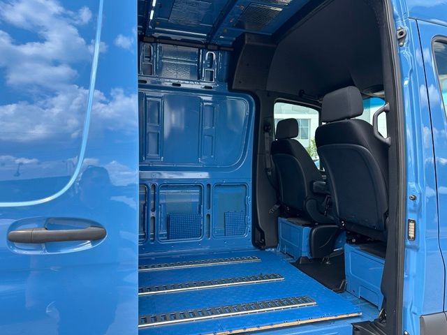 2024 Mercedes-Benz Sprinter 2500 Crew 144 WB — photo 10 of 23