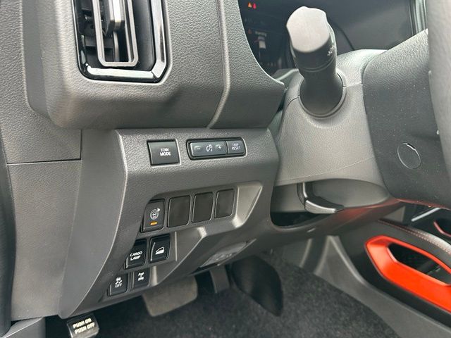 2025 Nissan Frontier PRO-4X — photo 35 of 43