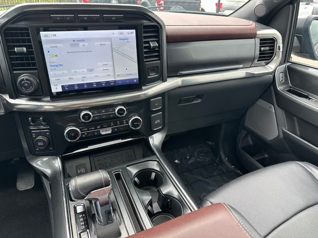 2023 Ford F-150 Lariat — photo 18 of 29