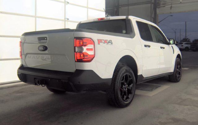 2025 Ford Maverick XLT — photo 4 of 8