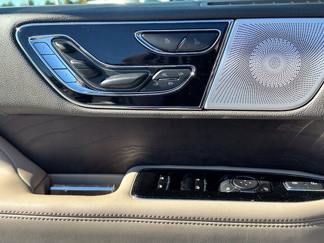 2023 Lincoln Navigator L Reserve — photo 23 of 37