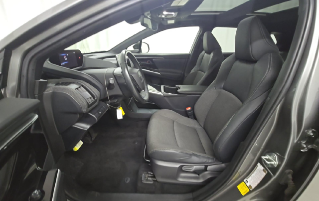 2023 Toyota bZ4X XLE — photo 5 of 10