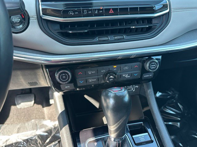 2022 Jeep Compass Limited — photo 20 of 25