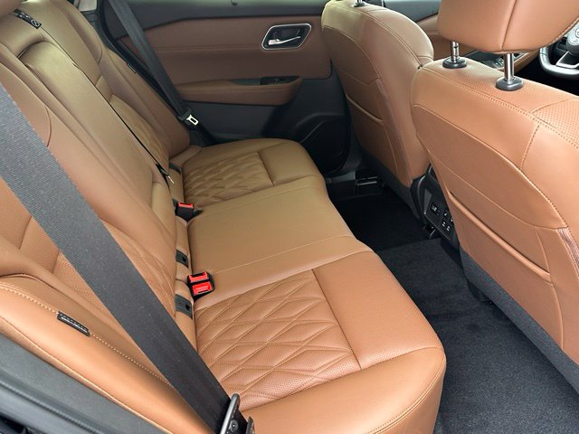 2024 Nissan Rogue Platinum — photo 12 of 38