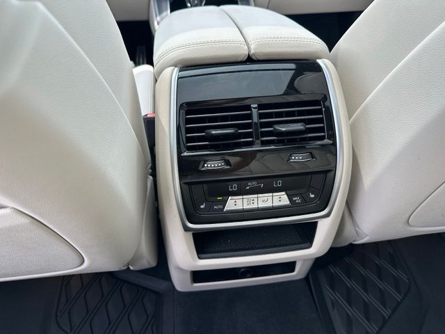 2022 BMW X5 xDrive45e — photo 16 of 46