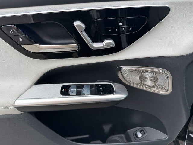 2024 Mercedes-Benz GLC GLC 300 — photo 20 of 31