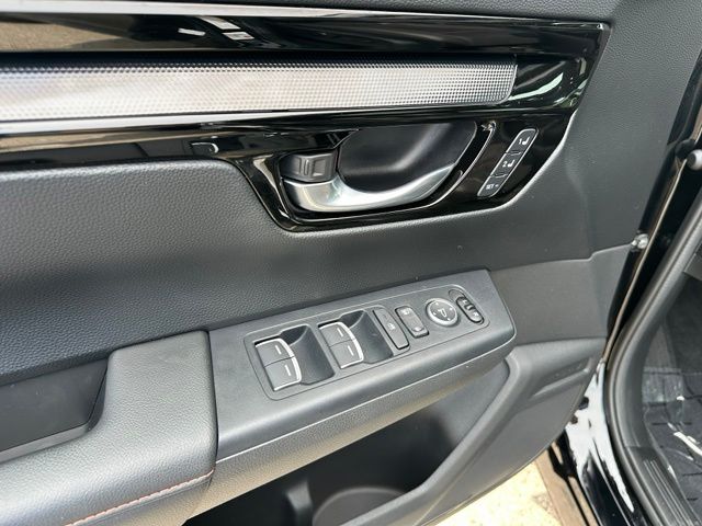 2024 Honda CR-V Hybrid Sport Touring — photo 19 of 32