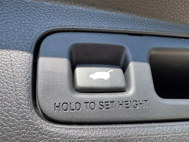 2024 Honda CR-V Hybrid Sport Touring — photo 13 of 31