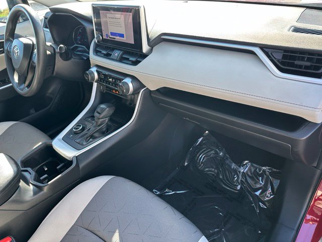2024 Toyota RAV4 Hybrid XLE — photo 10 of 29