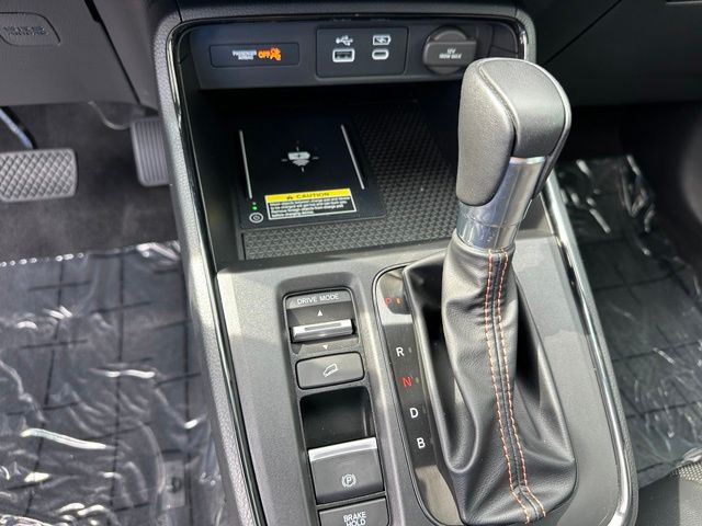 2024 Honda CR-V Hybrid Sport Touring — photo 24 of 32