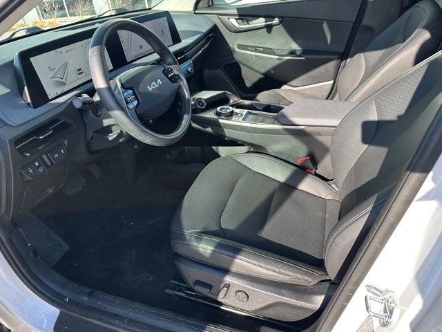 2024 Kia EV6 Wind — photo 17 of 27