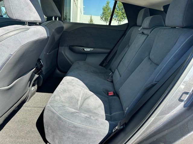 2023 LEXUS RZ 450e Luxury — photo 17 of 32