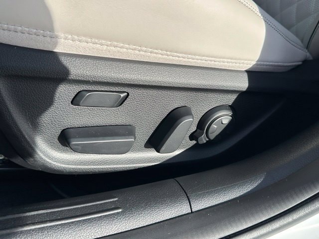 2025 Genesis G70 3.3T Sport Advanced — photo 20 of 39