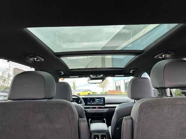 2025 Kia Sorento Plug-In Hybrid SX Prestige — photo 13 of 45