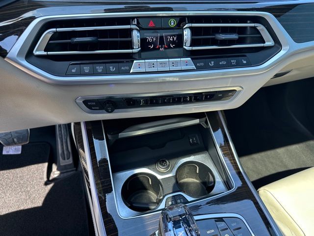 2021 BMW X7 M50i — photo 25 of 31