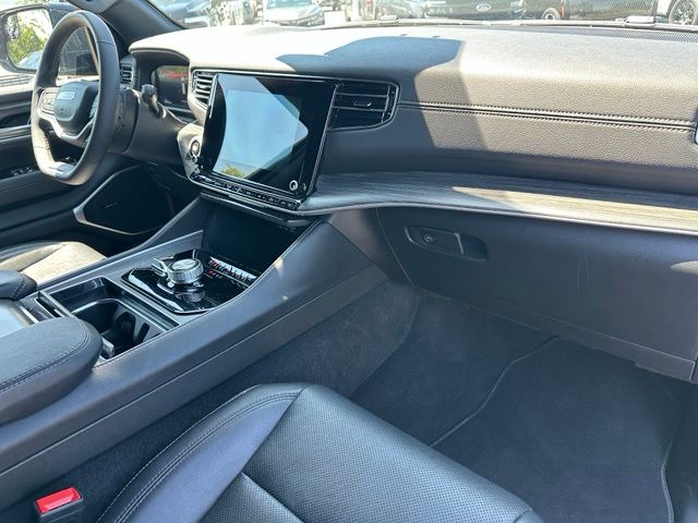 2024 Jeep Wagoneer Series II — photo 10 of 35
