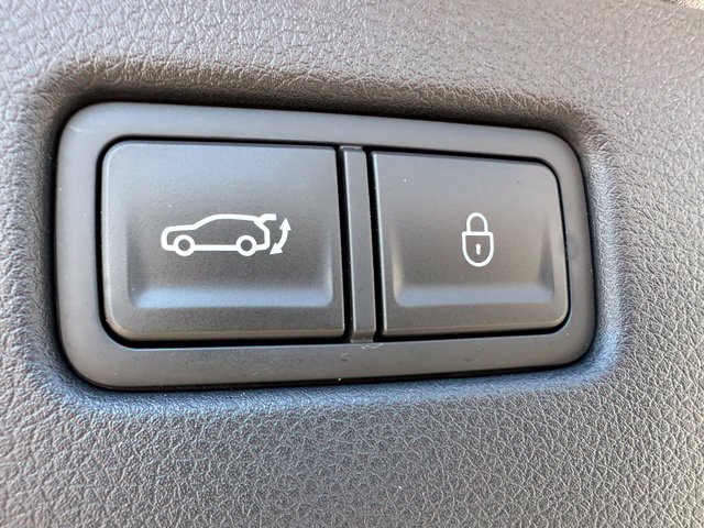 2025 Genesis GV60 Advanced — photo 14 of 41