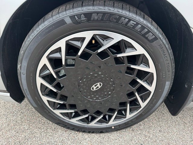 2022 Hyundai IONIQ 5 Limited — photo 8 of 41