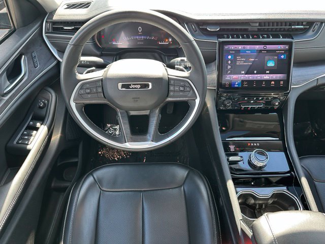 2023 Jeep Grand Cherokee Limited — photo 17 of 37