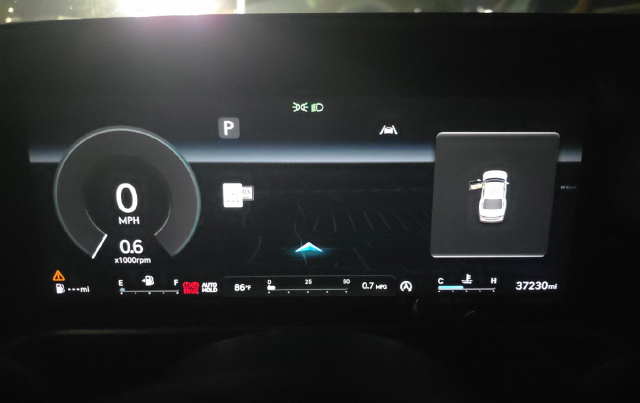 2023 Genesis G90 3.5T — photo 8 of 9