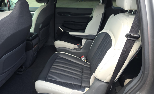 2024 Kia EV9 GT-Line — photo 8 of 9