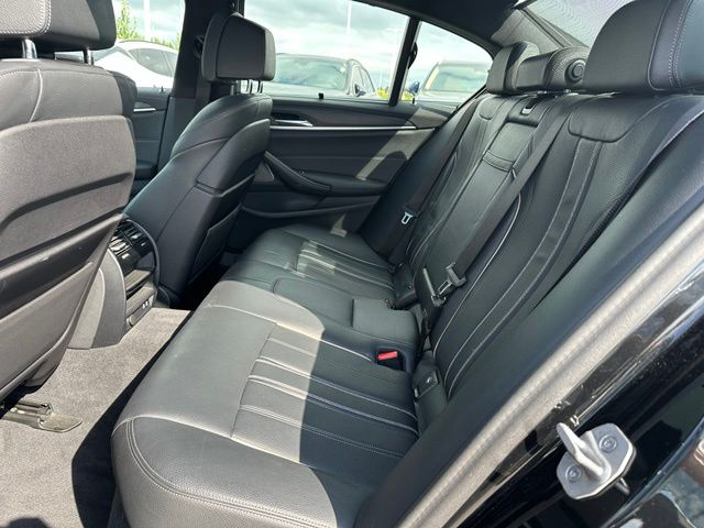 2023 BMW 5 Series M550i xDrive — photo 14 of 32