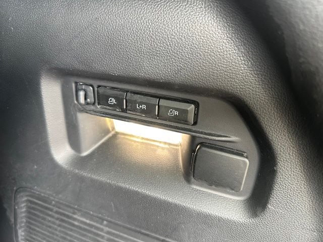 2025 Ford Explorer ST-Line — photo 12 of 31