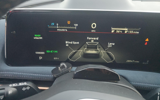 2024 Nissan Ariya Platinum+ e-4orce — photo 8 of 9
