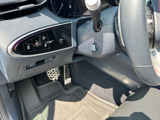 2023 Genesis GV70 2.5T — photo 22 of 37