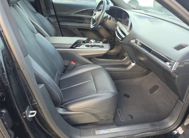 2024 Cadillac Lyriq Luxury — photo 6 of 10