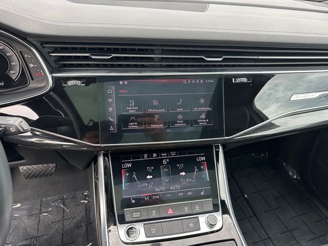 2025 Audi Q7 55 Premium Plus — photo 28 of 34