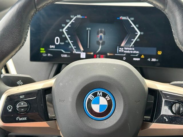 2023 BMW iX M60 — photo 31 of 32