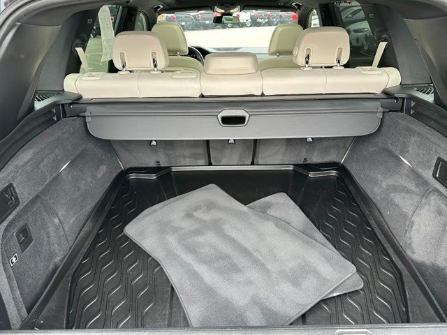 2022 BMW X5 M50i — photo 31 of 49