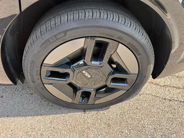2024 Kia EV9 GT-Line — photo 8 of 44