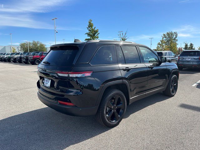 2023 Jeep Grand Cherokee Limited — photo 5 of 37