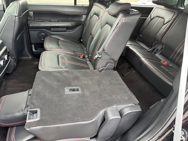 2022 Ford Expedition Limited — photo 17 of 34
