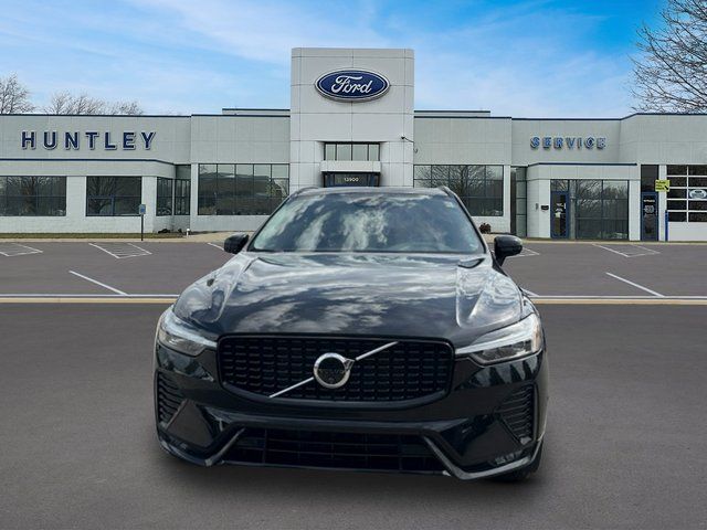 2024 Volvo XC60 B5 Plus Dark Theme — photo 3 of 29