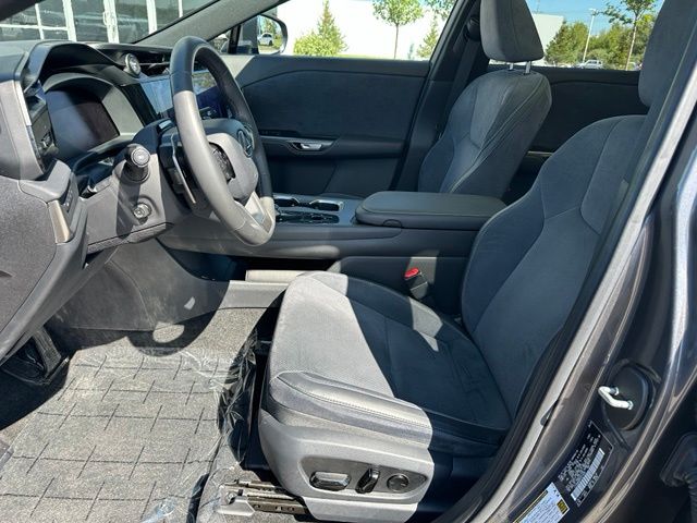 2023 LEXUS RZ 450e Luxury — photo 22 of 32