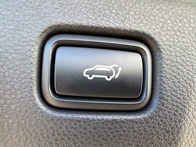 2025 Kia Seltos SX — photo 10 of 25