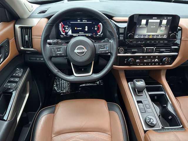 2024 Nissan Pathfinder Platinum — photo 22 of 36
