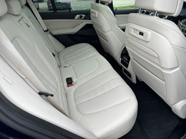 2022 BMW X5 M50i — photo 30 of 49