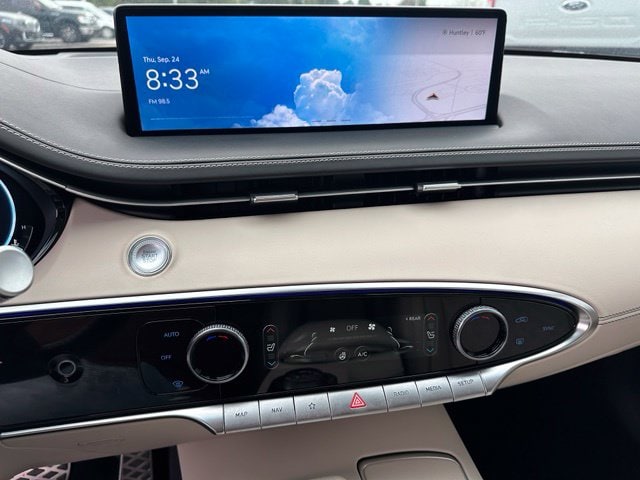 2025 Genesis GV70 3.5T Sport — photo 27 of 41